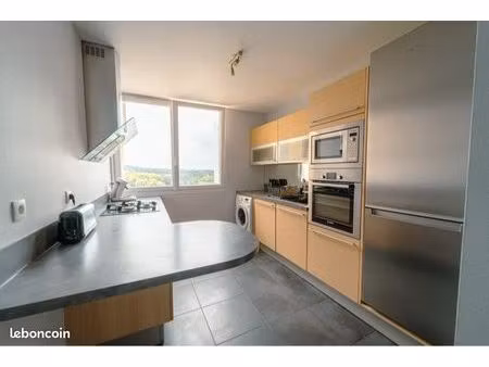 ? t3 meublé de 73 m² – résidence sécurisée – locataire en place – tramway au pied