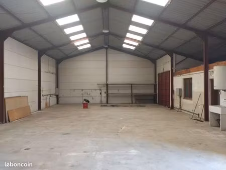 hangar local commercial