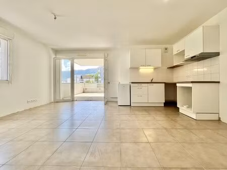 t3 de 63 m² - parking - seynod arcaloz - calme absolue