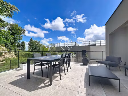 a seulement 10km du centre ville de lyon au calme  appartement saint cyr au mont d or 3 pi