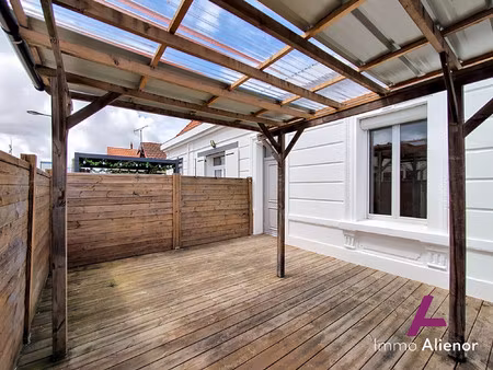 charmante maison de ville avec terrasse privative et emplacement