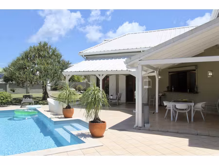 villa d’exception à vendre à baie-mahault – 4 chambres  piscine & jacuzzi