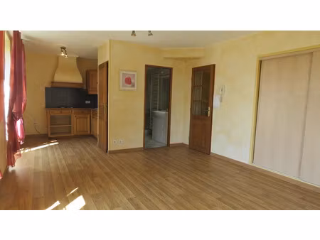 location appartement 0 pièces à excideuil (24160)  425 €