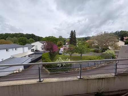 à louer superbe f3 avec terrasse  climatisation et parkings à longeville-lès-saint-avold