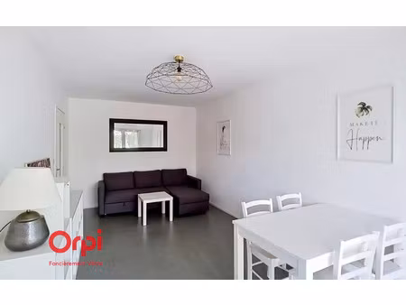 location appartement  m² t-2 à nantes  745 €