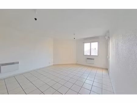 location appartement  m² t-2 à romans-sur-isère  484 €