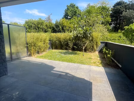 beau t2 avec terrasse et jardin dans résidence de standing