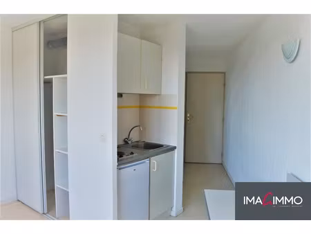 a louer studio meublé 22m2 + parking la valsière