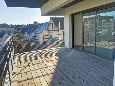 tours nord proche tramway - terrasse