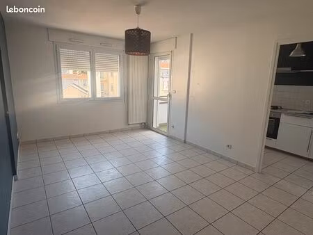 quartier thermal - t2 de 45m² - stationnement