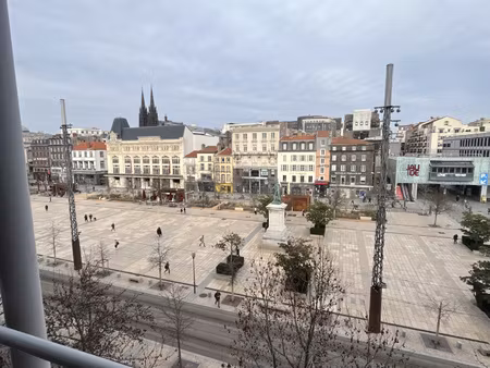 a louer place de jaude 268m2 et 296 m2 de bureaux