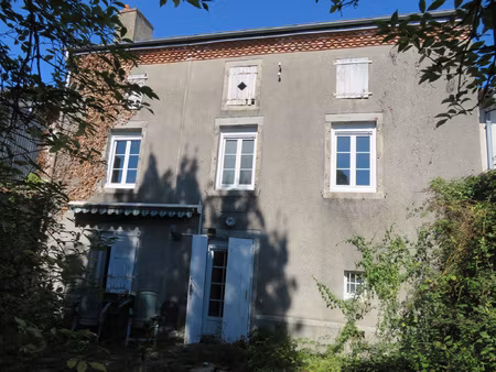 maison de ville avec jardin  grand garage et 4 chambres
