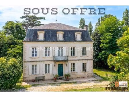 maison de maître de 360m2 et un pigeonnier 138 m² piscine sur un terrain de 1.7ha