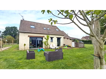 maison traditionnelle dans impasse au calme