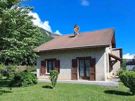 maison 5 p + piscine sur terrain de 1914 m2 constructible