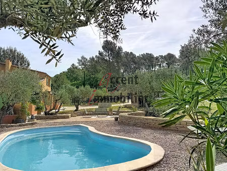 villa en pleine nature sur les hauteurs de cuges les pins.