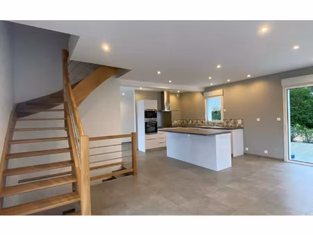 location maison  140 m² t-4 à villefranque  1 675 €
