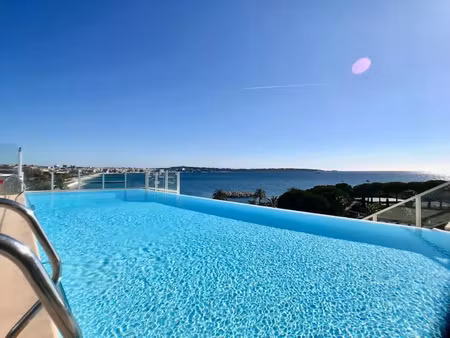 appartement haut de gamme 3 pièces avec piscine  jardin & parking - résidence standing - f
