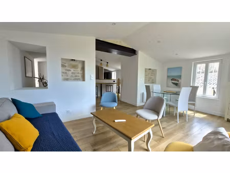 maison rénovée avec terrasse et vue partielle mer à châtelai