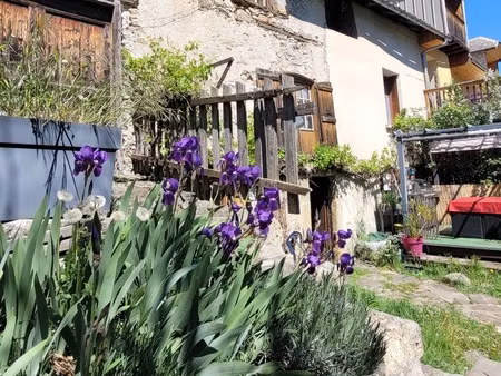 maison de village en pierre avec grand potentiel