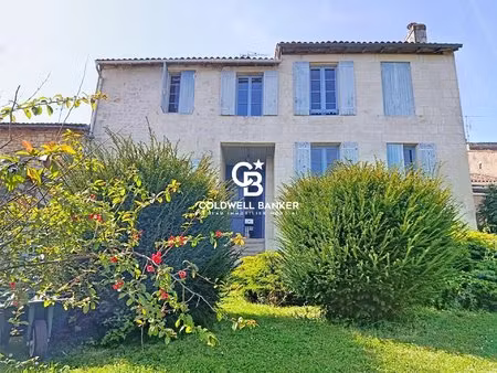 belle maison familiale avec parc et garage dans le centre-ville de pons
