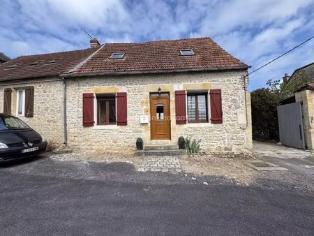 roucy une maison en pierre avec terrasse