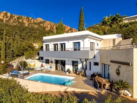 villa contemporaine - 5 pièces - vue dominante et exceptionnelle sur l'esterel