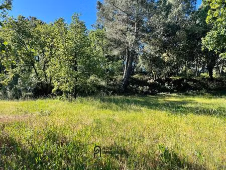 terrain constructible de 1 721 m² à proximité immédiate d’uzès