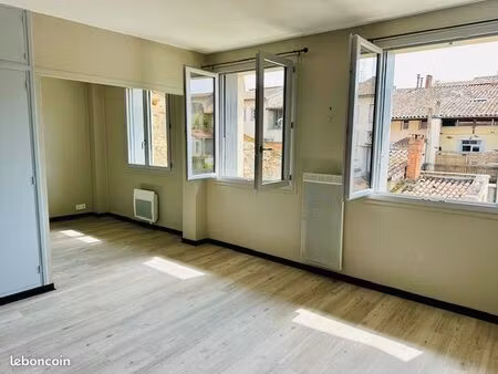 grenade - a louer t2 47m² coeur bastide