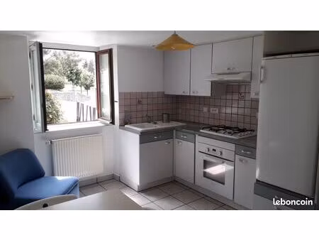plein centre yssingeaux – location f1 meublé - 350 euros/mois