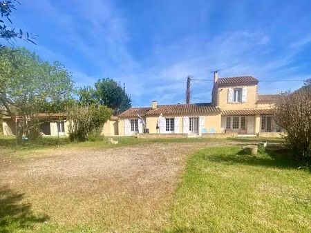 mas de 142 m2 sur 9000 m2 de terrain avec dépendance  garage et cave
