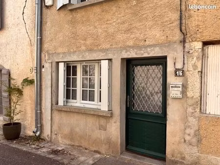maison de ville t3 bis avec cour  centre-ville de lectoure