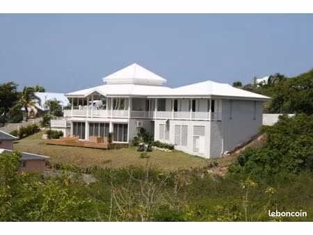 villa d’exception à saint-françois – 300 m² meublée avec piscine et jacuzzi – résidence be