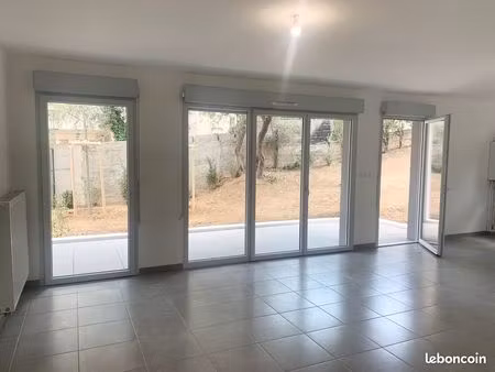 agréable t3 de 64m² env. avec terrasse de 14m² + jardin de 226m² + parking en sous-sol sec