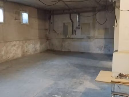 local 200m2