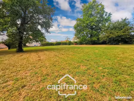 terrain 2 530 m² alleriot