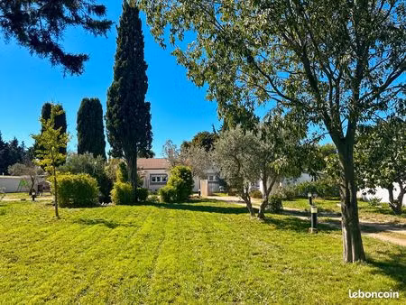 manduel - maison 137 m2 + t2 54 m2 avec piscine et grande parcelle