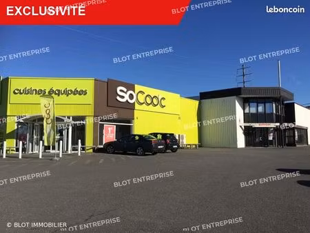 local commercial 1 400 m²
