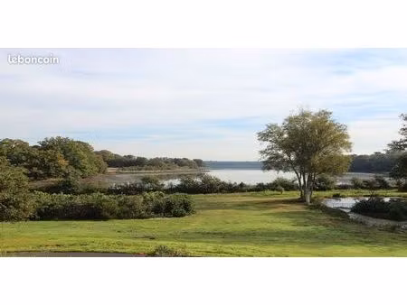 un site & cette vue unique  pour cette demeure restaurée