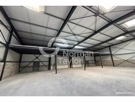 local d'activité 1 240 m²