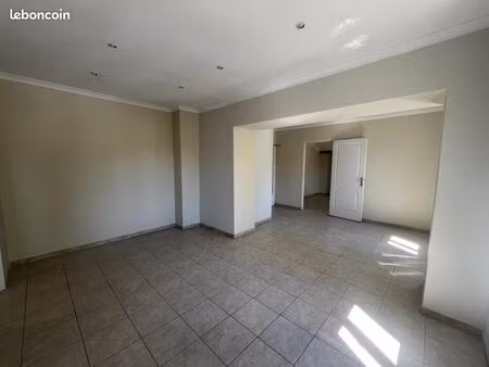 local 64 m²