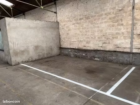 location place de parking pour voiture dans hangar fermé à libourne centre