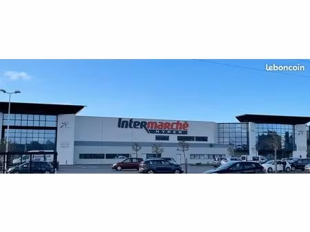 commerce 95 m²