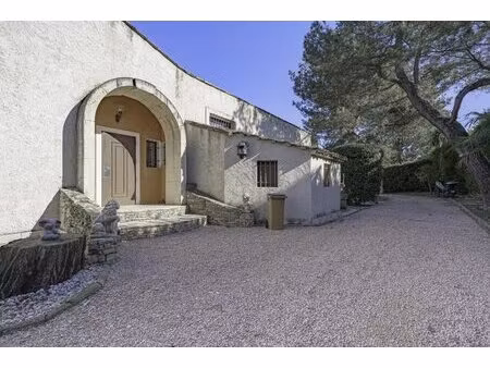 fuveau : maison 7 pièces avec piscine et studio
