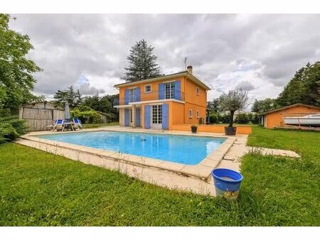 maison familiale de 147 m² avec grand terrain à coutras