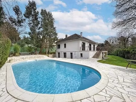 maison de 9 pièces de 220 m² à montmorency