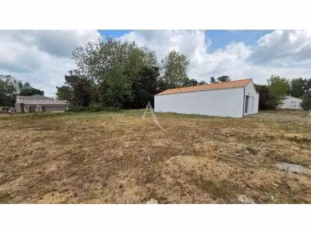 vente terrain à saint-hilaire-de-riez (85270) : à vendre / 694m² saint-hilaire-de-riez