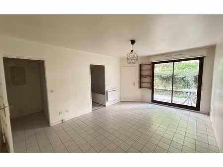 location appartement  30.42 m² t-1 à châtillon  850 €