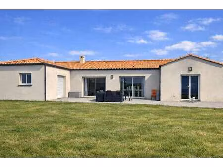 vente maison à sainte-foy (85150) : à vendre / 112m² sainte-foy