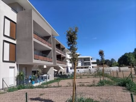 t2 residence recente au calme / frejus